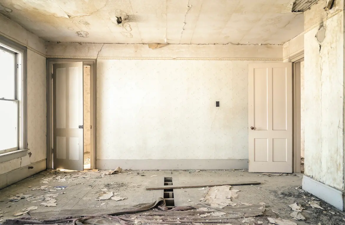 Waste disposal crew managing a cleanout project in Independence